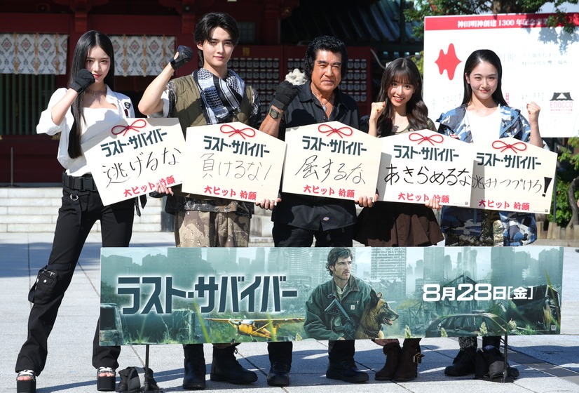 天翔天音、藤岡真威人、藤岡弘、、藤岡舞衣、天翔愛【撮影：小宮山あきの】