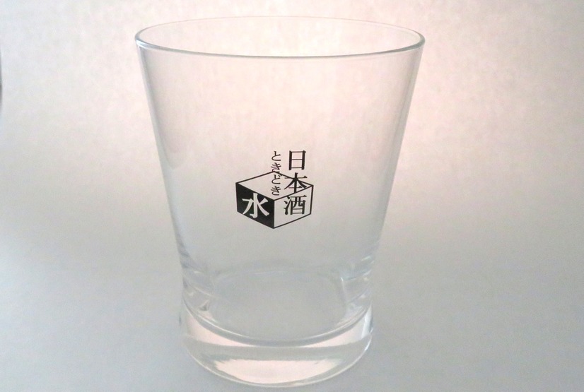 イベントの記念として、オリジナルグラスのお土産をプレゼント