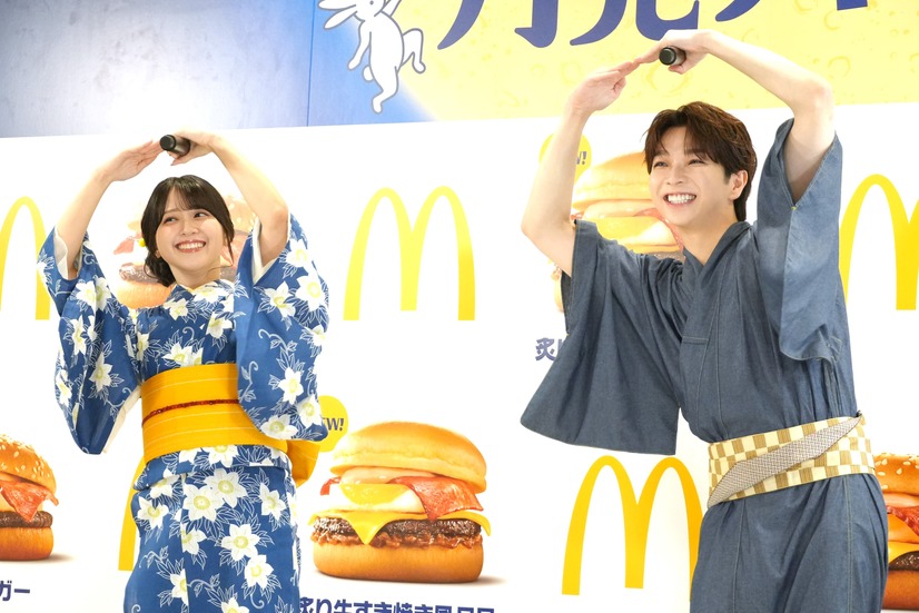 佐々木舞香、塩﨑太智【撮影：小宮山あきの】