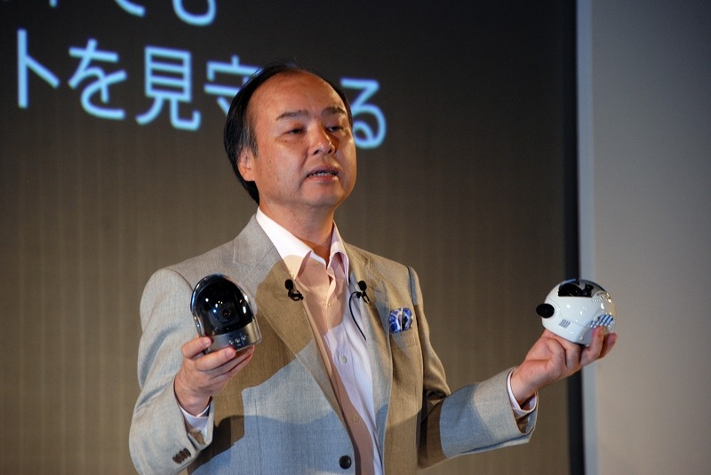 みまもりカメラを紹介する孫社長
