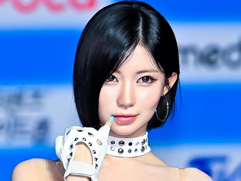 アンダーウェアちらり…日本人K-POPアイドル、上も下も短い“攻め丈”衣装で魅了「手加減して」