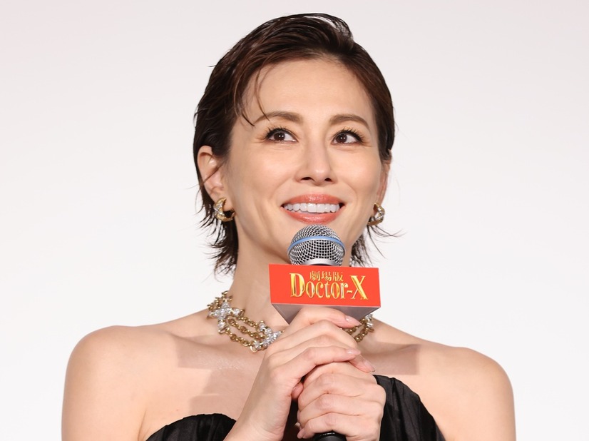 なぜ今、韓国で米倉涼子？ 『ドクターX』など相次ぐ主演作リメイクだけではない、思わぬ“とばっちり”とは