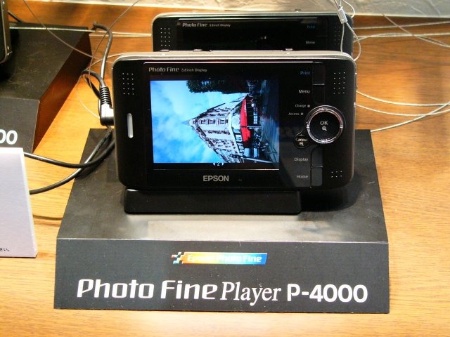 容量が80Gバイトにアップしたフォトビューア「Photo Fine Playerシリーズ」のニューモデル「P-4000」