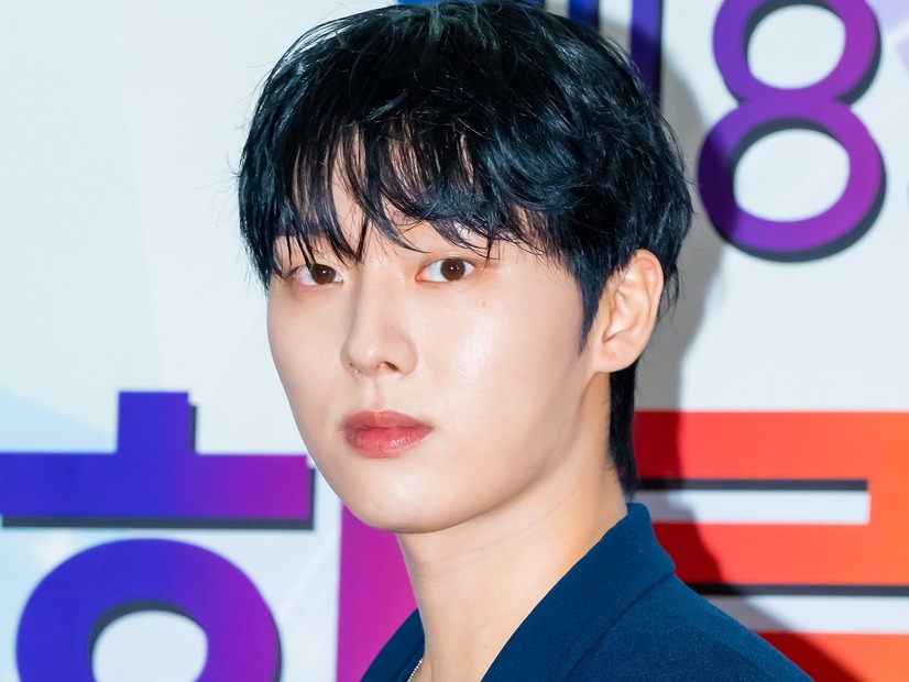 早朝の“泥酔ライブ配信”で物議の韓国俳優、騒動から3日で海外へ？公開した近況に注目
