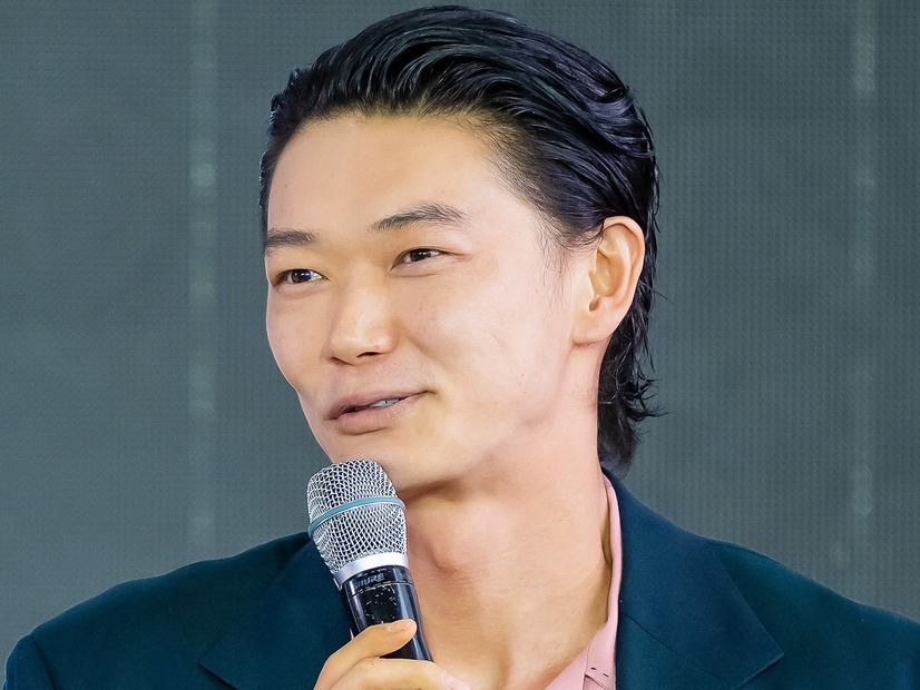 「絶対に見ないで」日本俳優・ 笠松将、“通訳なし”で韓国バラエティに出演！心配よそに流暢な韓国語でトーク