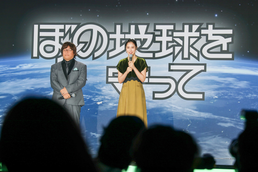 （左から）三木孝浩監督、広瀬アリス【撮影：平木昌宏】