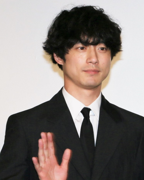 坂口健太郎【撮影：小宮山あきの】