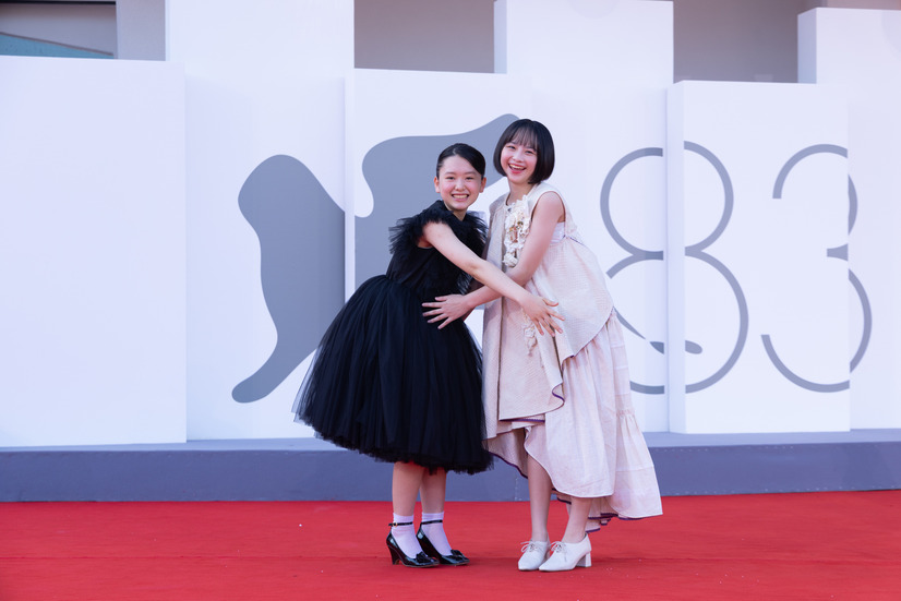 岡田六花と七瀬ふうり（C）Kazuko WAKAYAMA 　