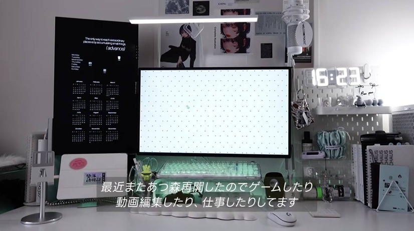 左は縦置きでスケジュール表示、右は横置きでメイン作業用（C）mu mu