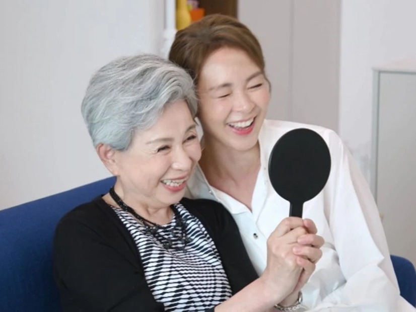 SHIHO、73歳の母親が韓国でテレビ初登場、100歳の祖母と“3世代3ショット”も公開