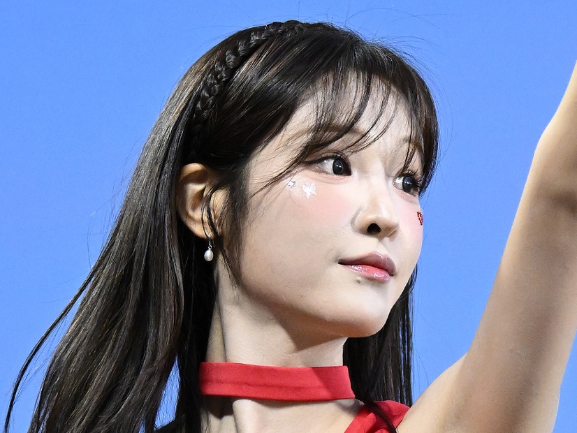 絶対領域スレスレ…韓国美女チア、“超ミニ丈”のユニ姿で見せた抜群スタイル！爽やかに応援