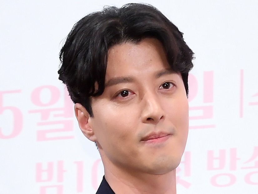 「藻と虫がうじゃうじゃ」韓国俳優、休業したカフェのせいで近隣住民が大迷惑？事務所がコメント
