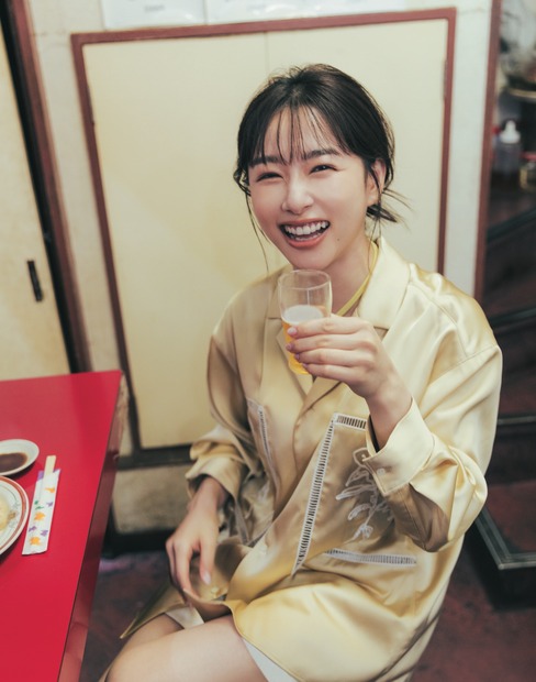 「桜井日奈子2027カレンダーブック」（東京ニュース通信社刊）
