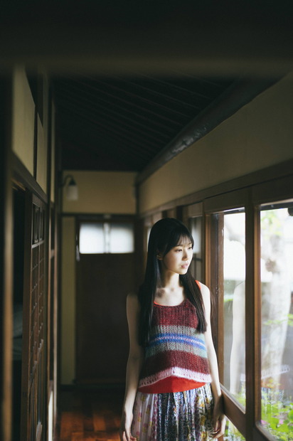 鶴崎仁香「B.L.T.2026年11月号」（東京ニュース通信社刊）撮影／前康輔