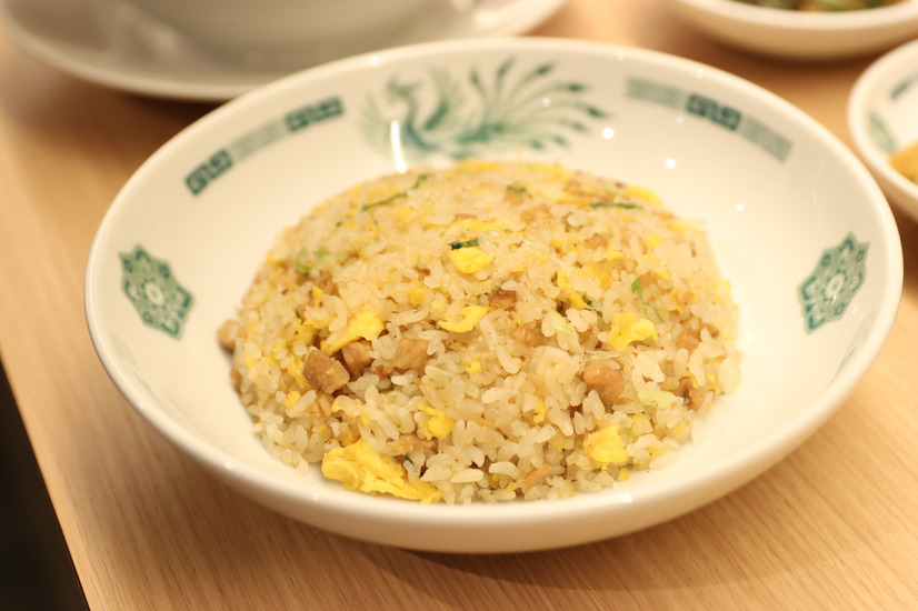 日高屋の「チャーハン」。淡路島産玉ねぎを使った専用オイルを新たに採用【撮影：平木昌宏】