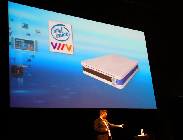 Centrinoテクノロジに次ぐ、プラットフォームブランドであるViiv。右にあるのが同プラットフォームの試作PC「Golden Gate」