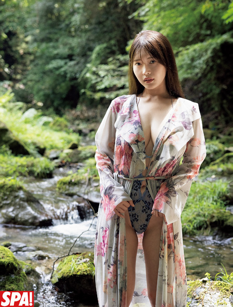 白川愛梨 撮影/中山雅文 ヘアメイク/花房みなみ スタイリング/毛塚由恵
