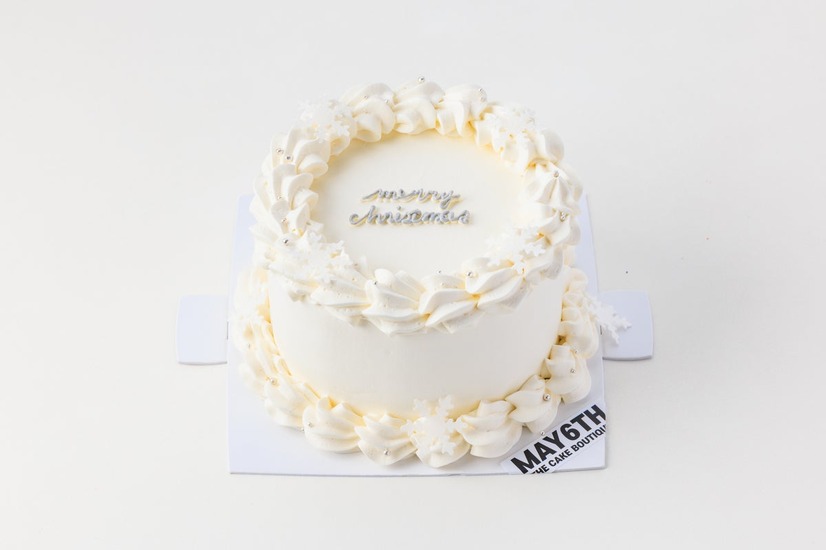 〈MAY6TH〉White Christmas (ホワイトクリスマス) 5,940円 約径12.5cm、高さ8cm【限定数200】酒不使用　©2026 glimmer globe Harada Atsuko