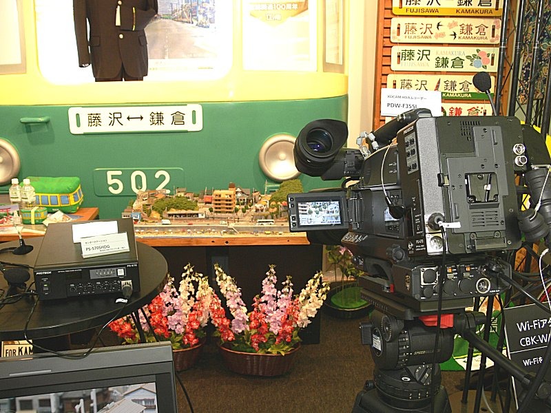 同社の業務用カムコーダーがずらりと並び、実際に試せるコーナーも用意されている。