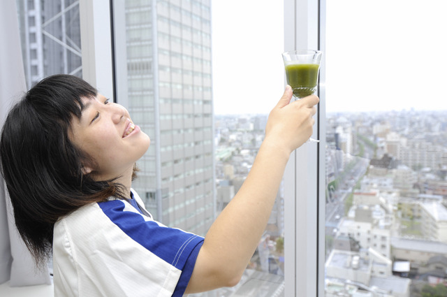 まずは窓辺でワイン風、ストレートで