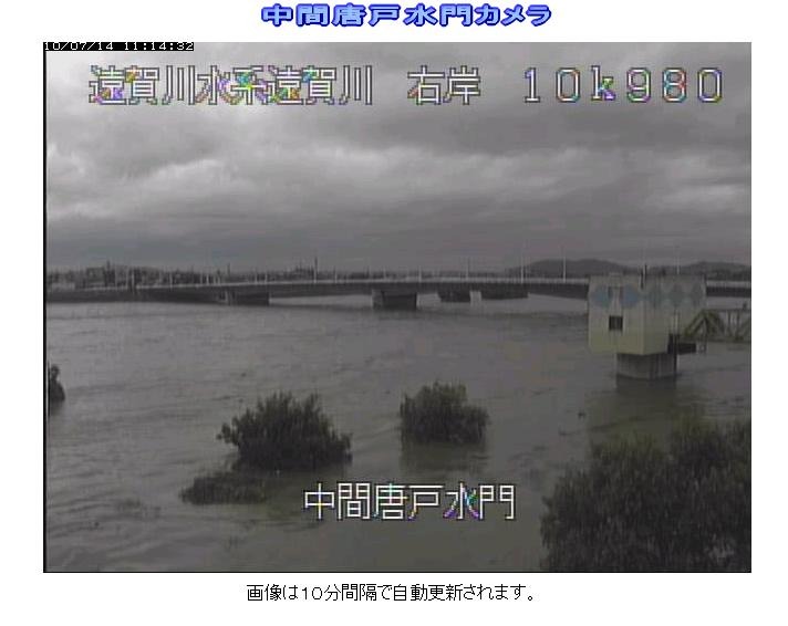 中間唐戸水門カメラ。河川敷いっぱいに水量が増えていることがわかる