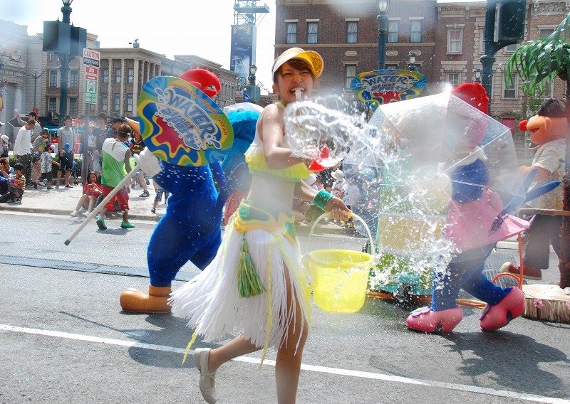 イベント中盤には、バケツの水が柄杓でばらまかれ。。