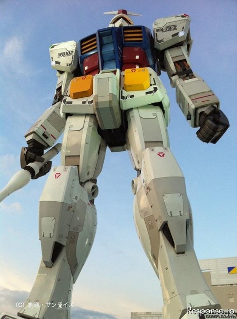ガンダム 東静岡の実物大ガンダムに赤いシャア専用ザクがARで登場
