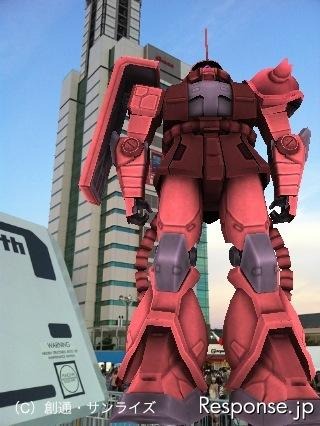 ガンダム 東静岡の実物大ガンダムに赤いシャア専用ザクがARで登場