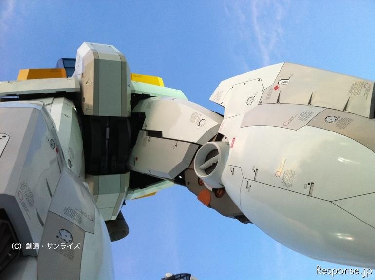 ガンダム 東静岡の実物大ガンダムに赤いシャア専用ザクがARで登場
