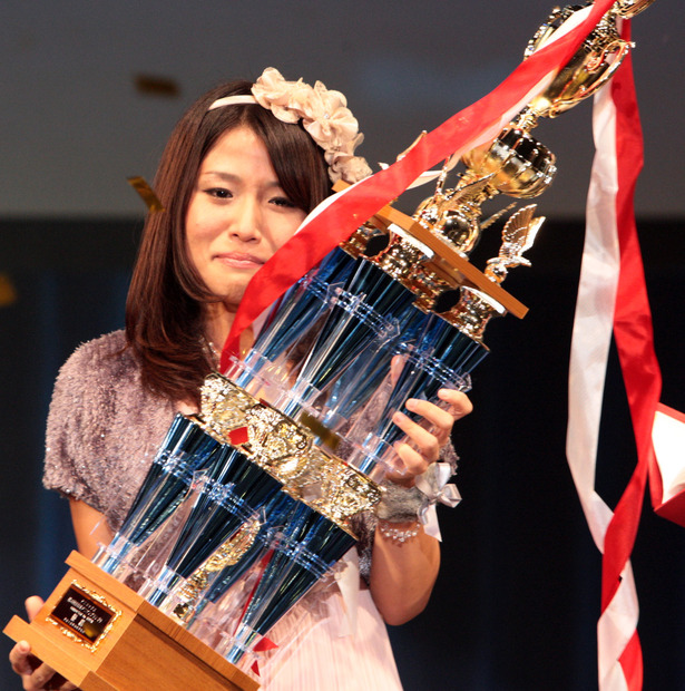 優勝した河野万里奈さん（20歳）は来年プロデビューが待っている