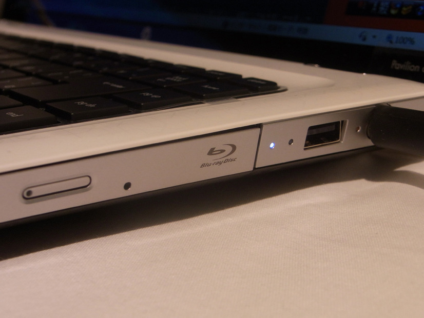 「HP Pavilion Notebook PC dv6 Premium」にはBlu-rayディスクドライブを搭載