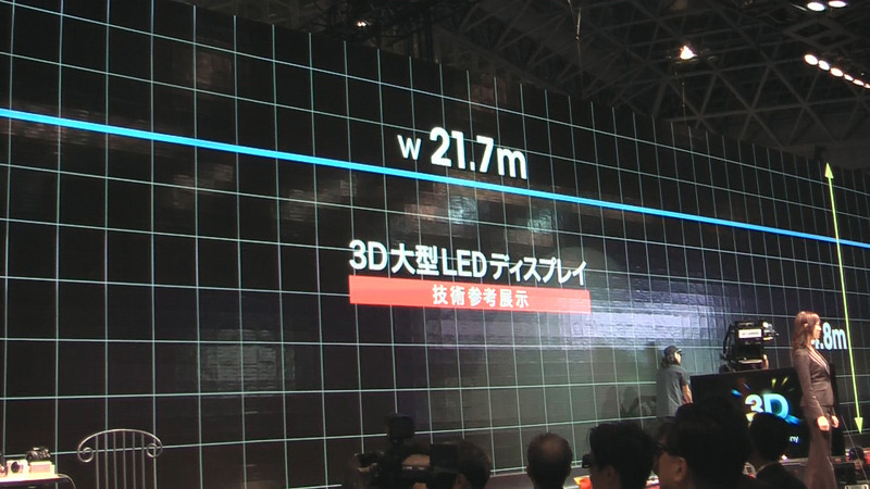 巨大な3D LEDディスプレイに映像を映し出す