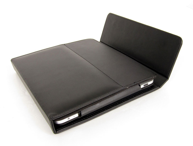 iPadを収納した側面（iPadは別売）