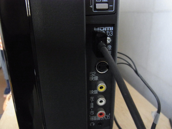 薄型テレビとの接続はHDMIケーブル1本のみ