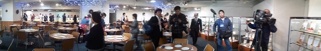 パノラマ機能で会場を撮影