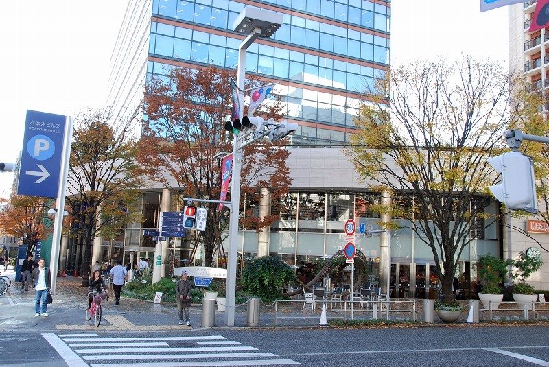 六本木けやき坂通りに位置する「TSUTAYA TOKYO ROPPONGI」