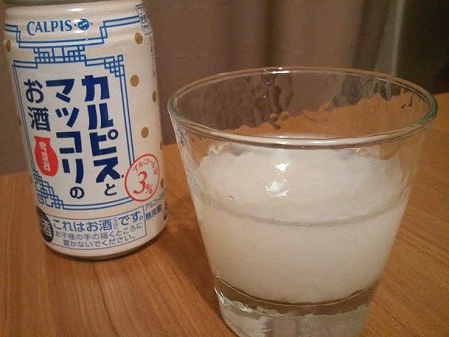 「カルピスとマッコリのお酒」。見た目はカルピスと同じ