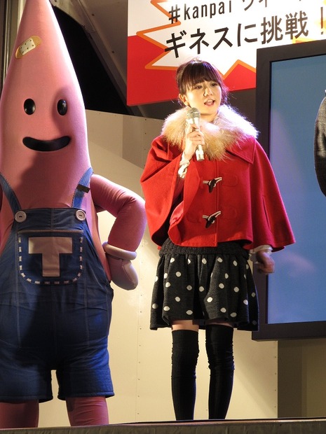 ネットアイドルの福田萌さん。イベントでも自らツイッターで発信し、ギネス参加者の協力を求めていた。東京タワーのキャラクターも登場