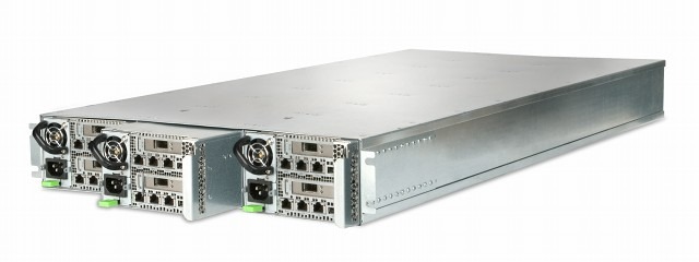 3スロットのシェルフに収納した状態