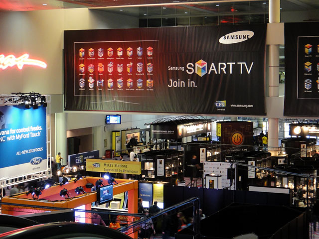 会場内の至る所に「SMART TV」のバナーを掲出