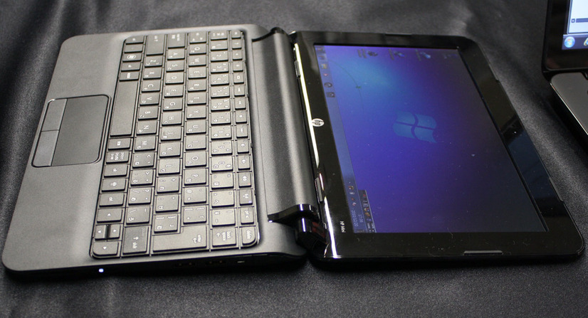 180度フルオープンが可能な10.1V型「Mini 110-3500」