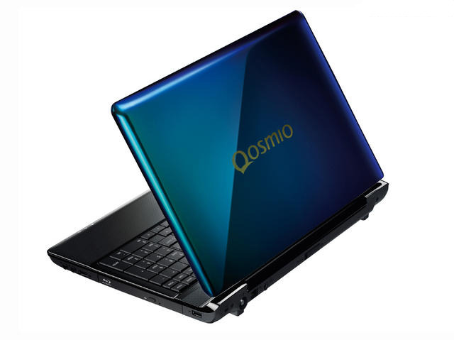 見る角度によって色が変わる光沢感を持つ「dynabook Qosmio T750」の天板