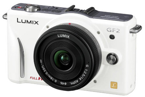 2010年12月発売のパナソニック製マイクロ一眼「LUMIX DMC-GF2（シェルホワイト）」
