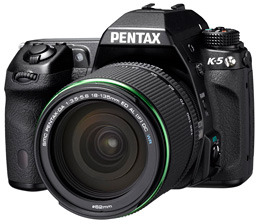 標準の「PENTAX　K-5」（レンズキット）