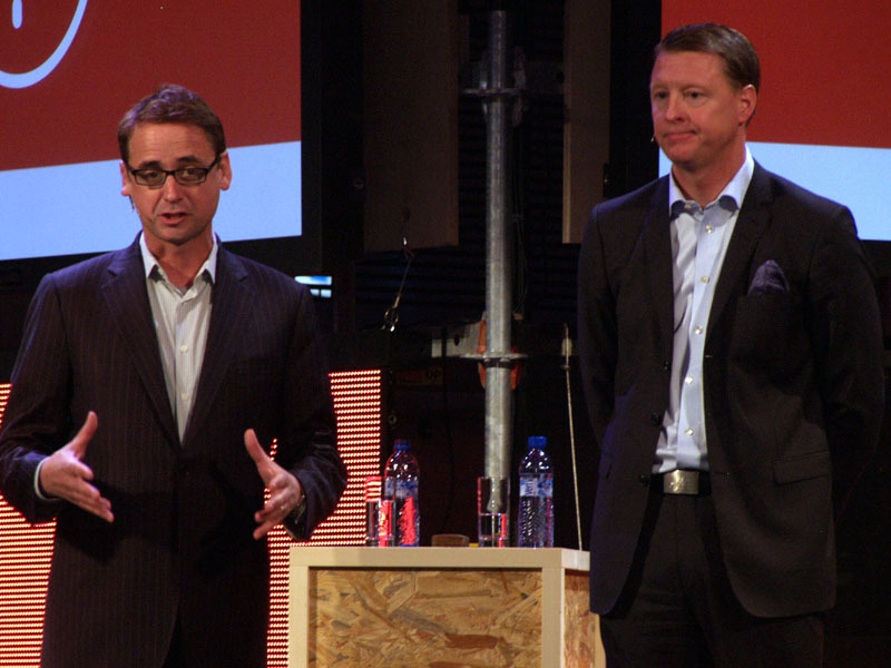 戦略提携を発表するEricsson CEOのHans Vestberg氏（右）とAkamai社長のDavid Kenny氏