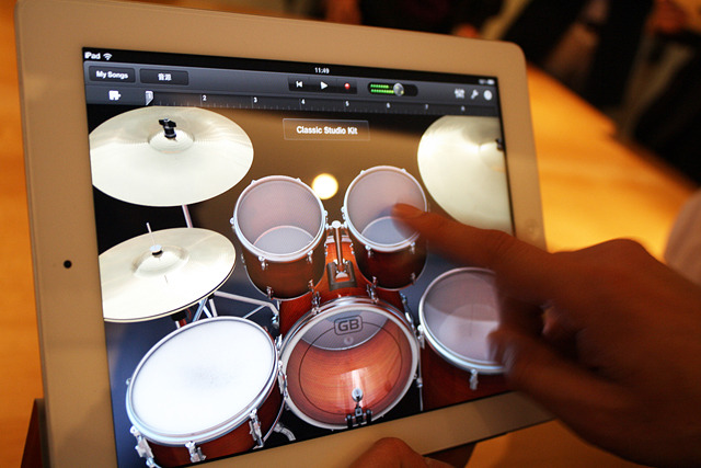 画面を叩くと音が鳴りさまざまな楽器を演奏できる新アプリ「GarageBand for iPad」