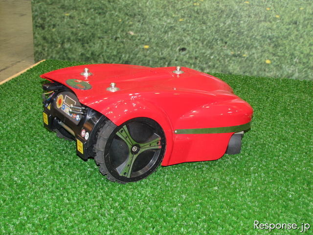 エコハウスEXPO11 協同　自動芝刈りロボット