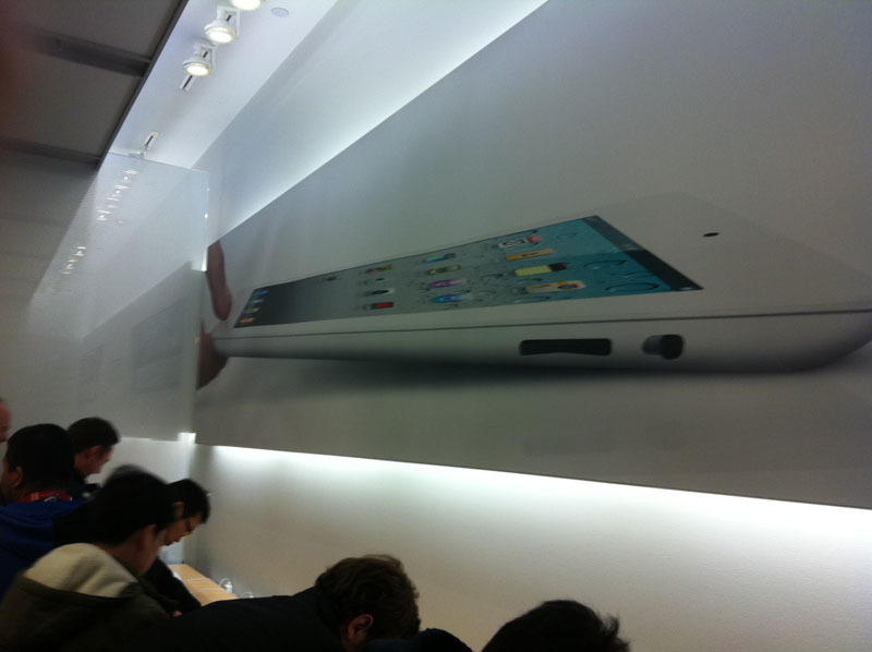 米国におけるiPad 2販売開始の様子
