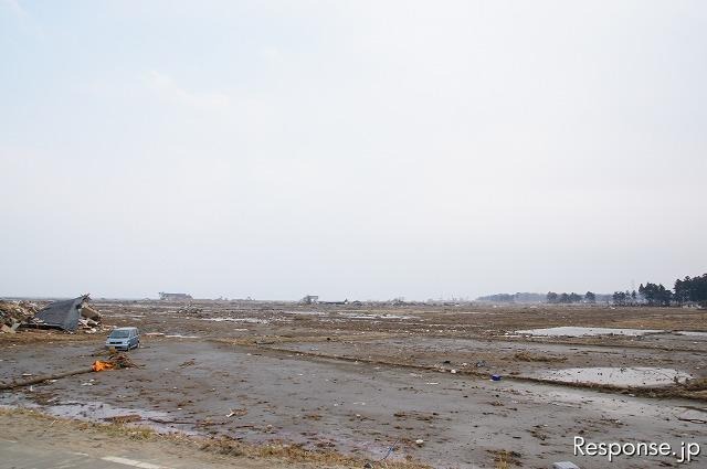 東日本大震災 津波は高台まで押し寄せ、室内には大きな魚が 東日本大震災 津波は高台まで押し寄せ、室内には大きな魚が