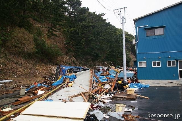 東日本大震災 田代島 電柱の一番上で津波に耐えた 東日本大震災 田代島 電柱の一番上で津波に耐えた